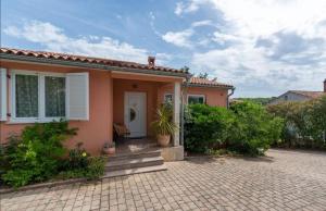 Το κτήριο όπου στεγάζεται  το διαμέρισμα