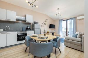 Η κουζίνα ή μικρή κουζίνα στο Marceta - Apartments & Rooms with Swimming Pool