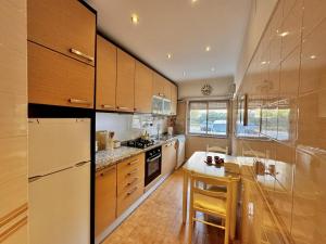 Η κουζίνα ή μικρή κουζίνα στο 3 Room Apartment S Jõao Caparica