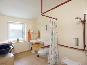 a bathroom with a toilet and a sink at Bauernhof Sauer - Heuerhus in Varel