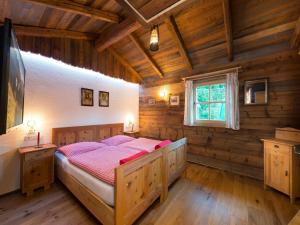 A bed or beds in a room at Chalet Steinbock St Martin am Tennengebirge