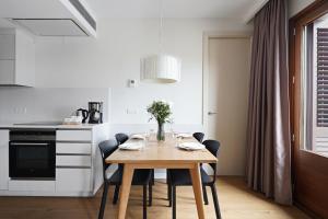 A kitchen or kitchenette at Ola Living Boqueria