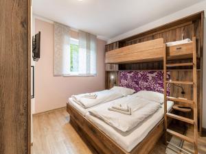 Zdjęcie z galerii obiektu Large Apartment in Sankt Georgen with Balcony w mieście Fürstau