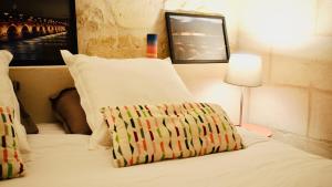 En eller flere senge i et værelse på Esprit Bordelais