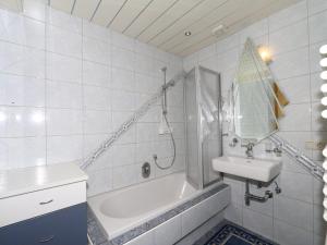 A bathroom at Apartment in Mayrhofen with a balcony