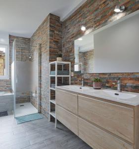 a bathroom with a large sink and a refrigerator at EARRA - Casa Fabiola, centro y a 2 min de la playa in Zarautz