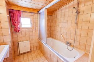 Kúpeľňa v ubytovaní Bergidyll 12 by Alpenidyll Apartments + 7 fotografií