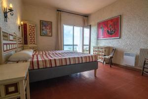 Postel nebo postele na pokoji v ubytování Villa Alco en Roses con vistas preciosas del mar AV-68 + 37 fotografií