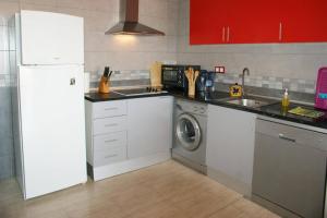 Kuchyňa alebo kuchynka v ubytovaní Precioso apartamento con vistas en Roses AV-41