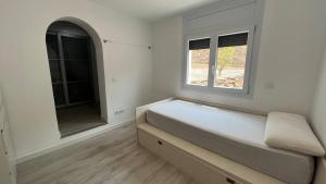 Posteľ alebo postele v izbe v ubytovaní Preciosa Casa en Roses con Vistas al Pueblo y al mar AV-33 + 37 fotografií