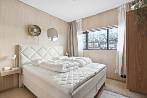 Ένα ή περισσότερα κρεβάτια σε δωμάτιο στο New high end cabin, Lofoten