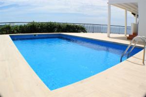 The swimming pool at or close to Impresionantes vistas del mar en Roses, Canyelles AV-37