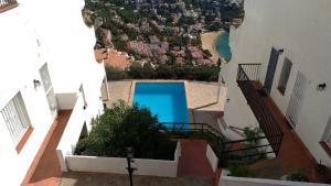 The swimming pool at or close to Impresionantes vistas del mar en Roses, Canyelles AV-37