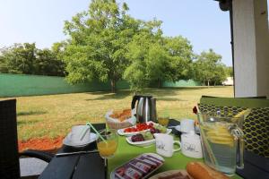 a picnic table with food and drinks on it at Ferienhaus - Bungalow Lavanda 2 in Poreč