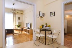 Posedenie v ubytovaní Exarchia, a nice and cozy apartment