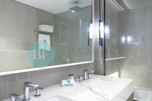 Koupelna v ubytování Address Beach Resort Fujairah Luxury 2br & Maid Sea View