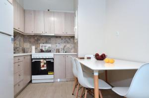 Kuchyňa alebo kuchynka v ubytovaní Patisia, a minimal apartment + 7 fotografií