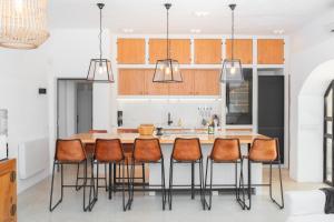 Nhà bếp/bếp nhỏ tại Chic Ibiza Villa nearby Olivera beach