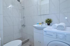 A bathroom at A heart apartment at Skouze Hill, Dirrachiou