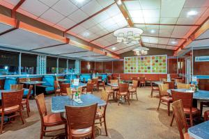 a dining room filled with tables and chairs at La Quinta by Wyndham Stamford / New York City in Stamford