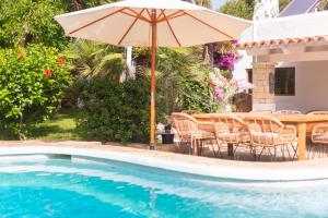 Hồ bơi trong/gần Chic Ibiza Villa nearby Olivera beach