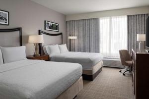Cama ou camas em um quarto em Hampton Inn & Suites Orlando/Downtown South - Medical Center