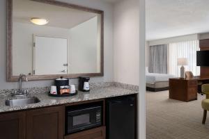 Cama ou camas em um quarto em Hampton Inn & Suites Orlando/Downtown South - Medical Center