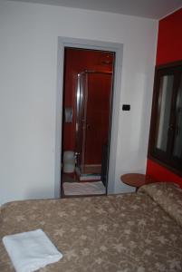 Postel nebo postele na pokoji v ubytování Hotel San Geremia