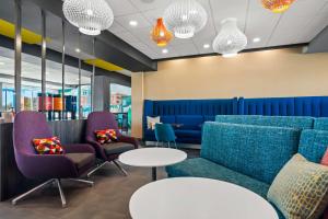 Tru By Hilton Rogers Bentonville的休息区