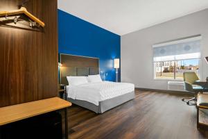 Tru By Hilton Rogers Bentonville客房内的一张或多张床位