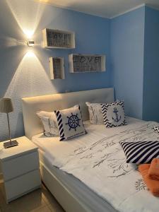 a bedroom with a bed with white sheets and pillows at Seestraße 70, Ap 30 in Zingst
