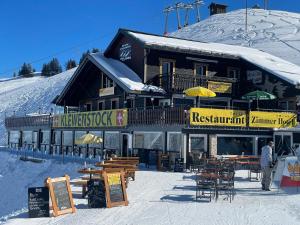 Klewenalp Ausflugs-Ski-Pistenhotel Klewenstock v zimě