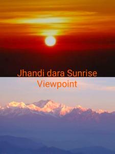 una imagen del sol saliendo sobre las montañas en Tamang Valley Homestay, en Kalimpong
