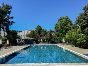 Bazén v ubytování Akkent Garden Hotel nebo v jeho okolí