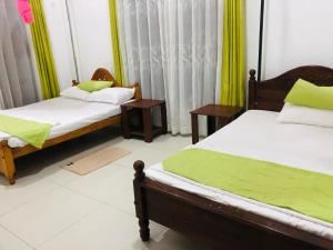 Postel nebo postele na pokoji v ubytování White Square Home-stay + 26 fotografií