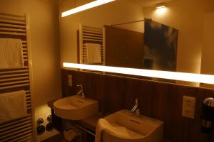 a bathroom with a sink and a mirror at Meyn's Apartments in Soltau