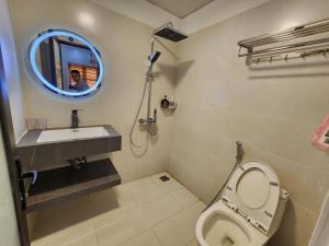 a bathroom with a toilet and a sink and a mirror at Thành Nam Hotel in Dien Bien Phu +41 photos