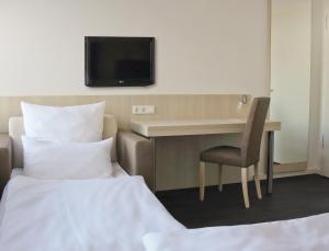 Postel nebo postele na pokoji v ubytování Viva Hotel Lübeck