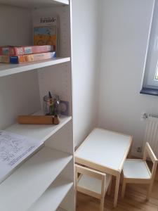 Knihovna v apartmánu
