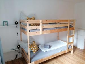 Postel nebo postele na pokoji v ubytování Ferienwohnung Tettenbusch in der Waldstadt Prüm Naturpark Eifel
