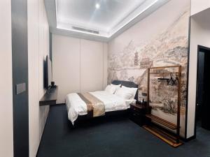 Postel nebo postele na pokoji v ubytování Yongjuxiang Mansion