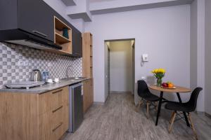 Eldhús eða eldhúskrókur á Horizon Hotel Yerevan