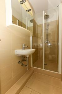 a bathroom with a sink and a shower at Sandwall Whg 2 Langeness in Wyk auf Föhr
