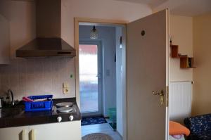 Kuchyň nebo kuchyňský kout v ubytování Haus 2 mit 1 getr Schlafzimmer + 17 fotografií