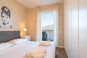 A bed or beds in a room at La Roseta