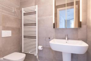 A bathroom at La Roseta