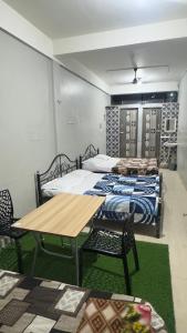 Postel nebo postele na pokoji v ubytování Mysuru-hotel