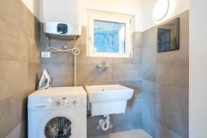 A bathroom at La Roseta