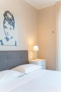 A bed or beds in a room at La Roseta