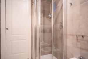 A bathroom at La Roseta